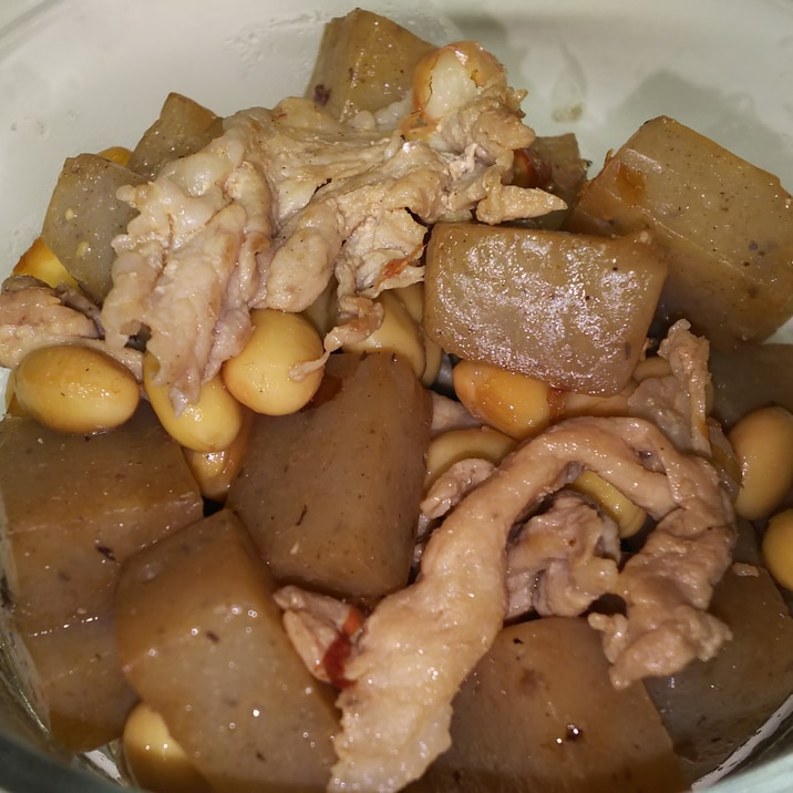 こんにゃくと豚肉と大豆の炒めもの
